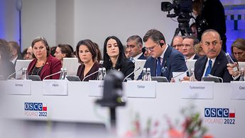 Außenministerin Annalena Baerbock nimmt am Treffen des OSZE-Ministerrates in Lodz teil.