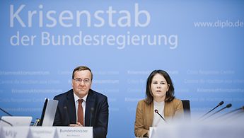 Außenministerin Annalena Baerbock und Verteidigungsminister Boris Pistorius leiten den Krisenstab der Bundesregierung zu Sudan