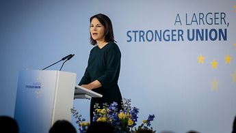 Außenministerin Baerbock bei ihrer Eröffnungsrede bei der Europakonferenz 