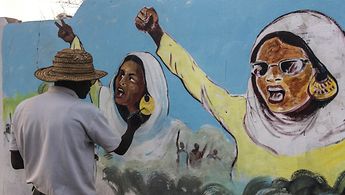 Graffiti von der Studentin Alaa Salah, einem Symbol der sudanesischen Demonstrationen gegen die Diktatur
