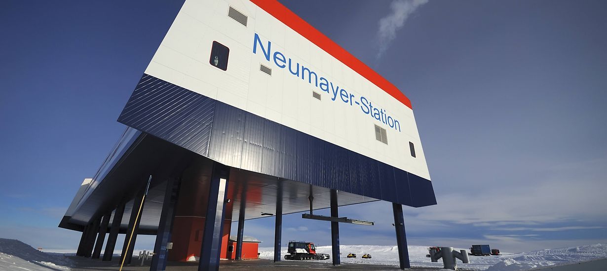 Photo de la station de recherche allemande Neumayer III en Antarctique